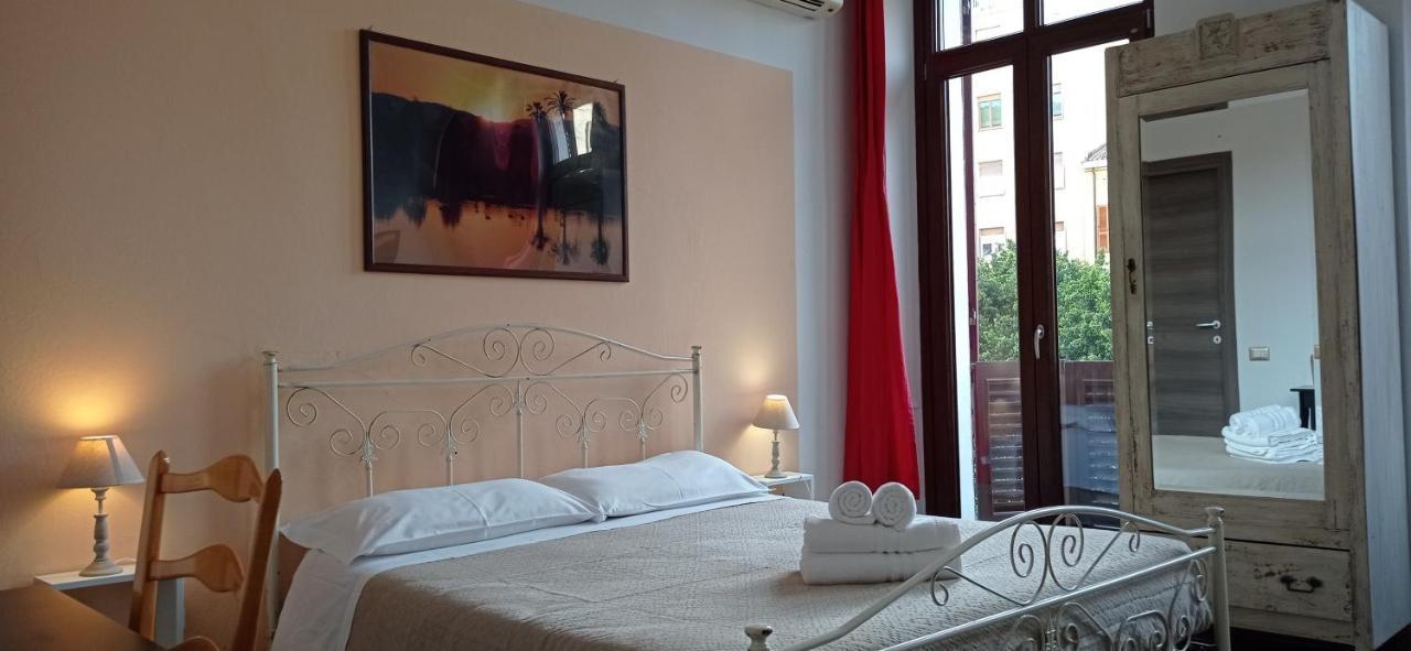 Onlyrooms III - Piazza Jenne カリアリ エクステリア 写真