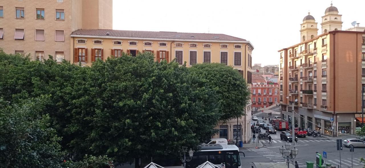 Onlyrooms III - Piazza Jenne カリアリ エクステリア 写真